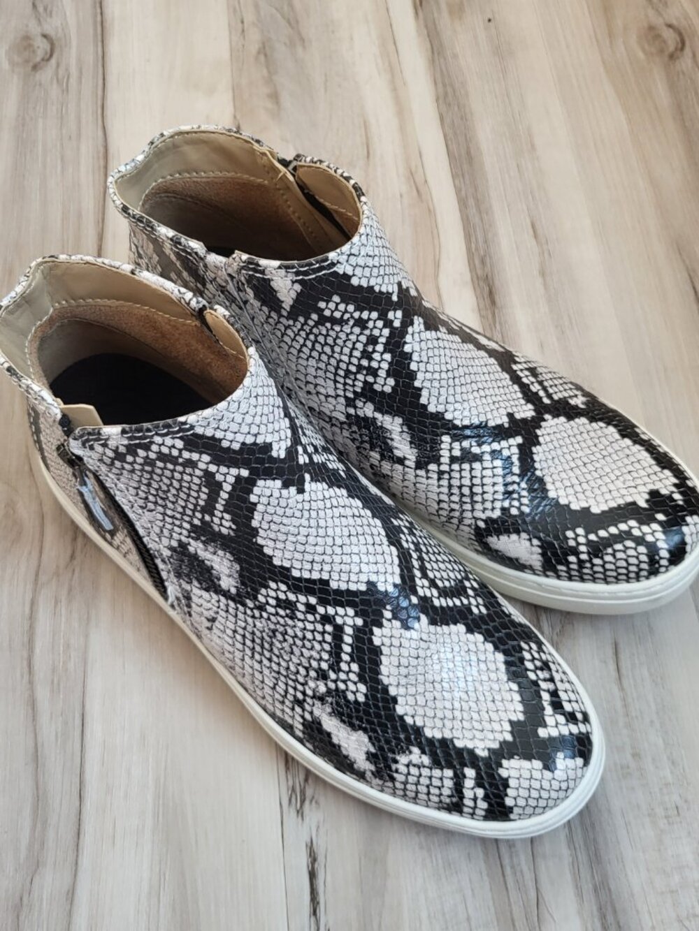 Naturalizer Snakeskin Print Booties/Hightop Sneaker